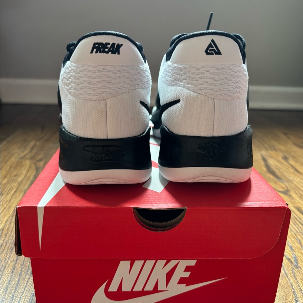 Nike Men’s White and Black Sneakers - Freak Logo